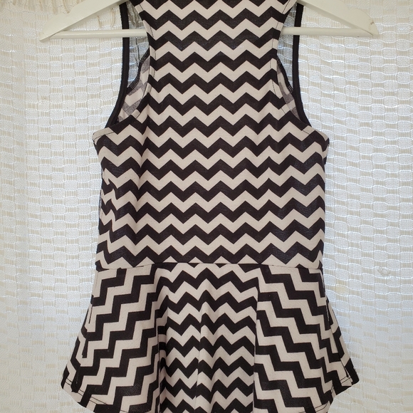 Beautiful Black & White Blouse. - Picture 2 of 2